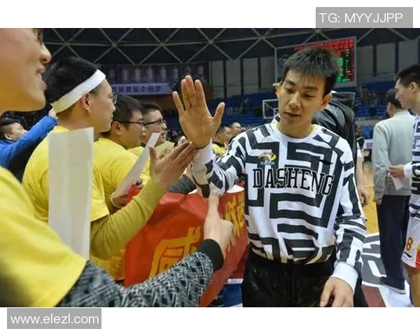 武汉篮球队实力之争引发热议球迷看法各异引发讨论